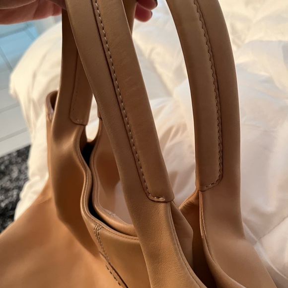 Tods brand all leather beige purse - Picture 6 of 15